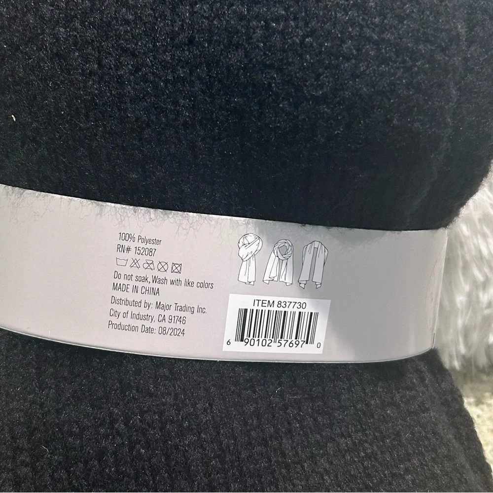 ❤️NWT- Black Cozy Scarf.